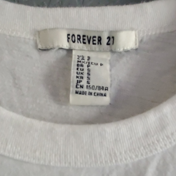 White top - Picture 2 of 3